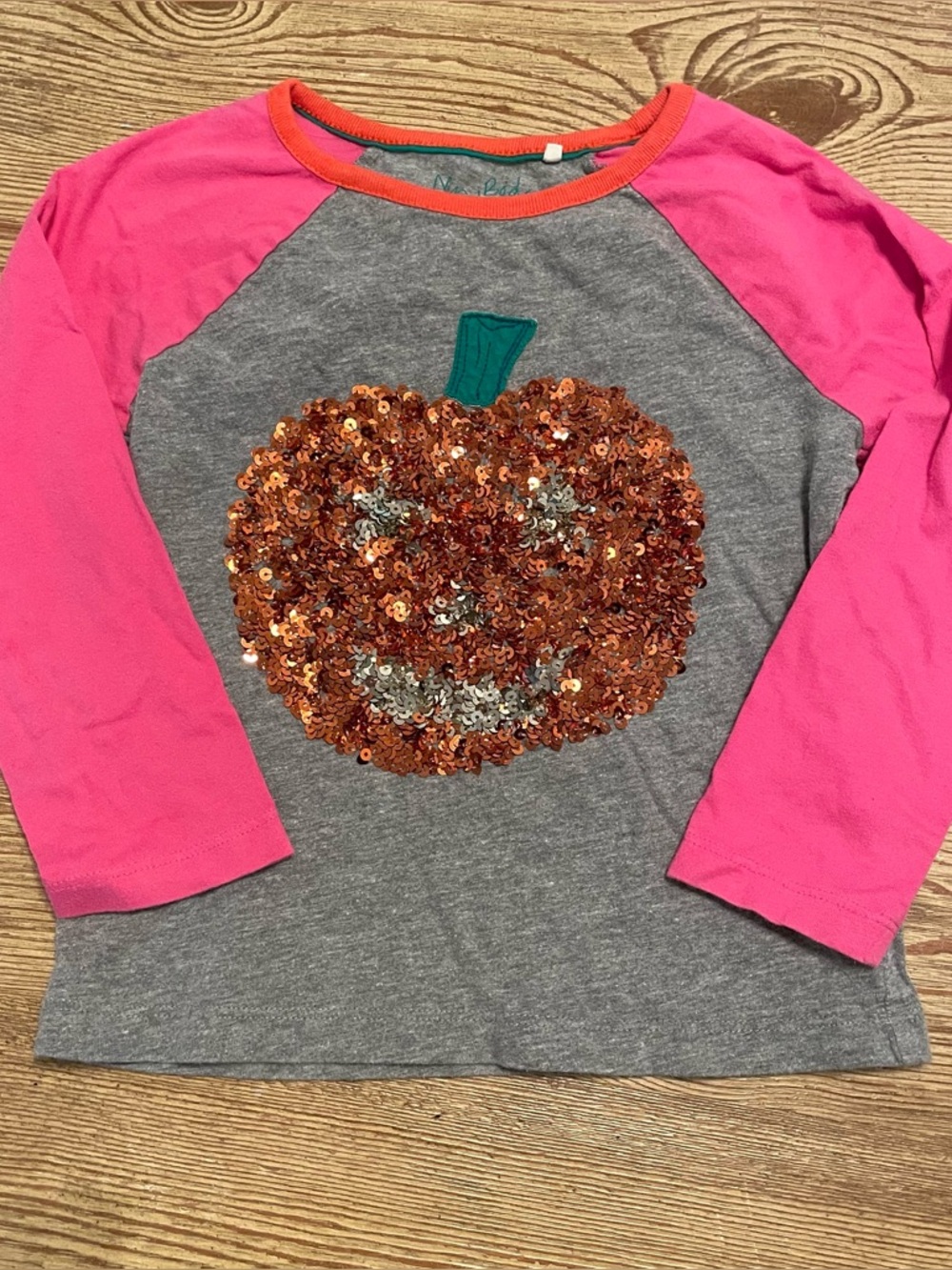 Mini Boden Girls Sequin Pumpkin Raglan Top Fall Halloween size 4/5